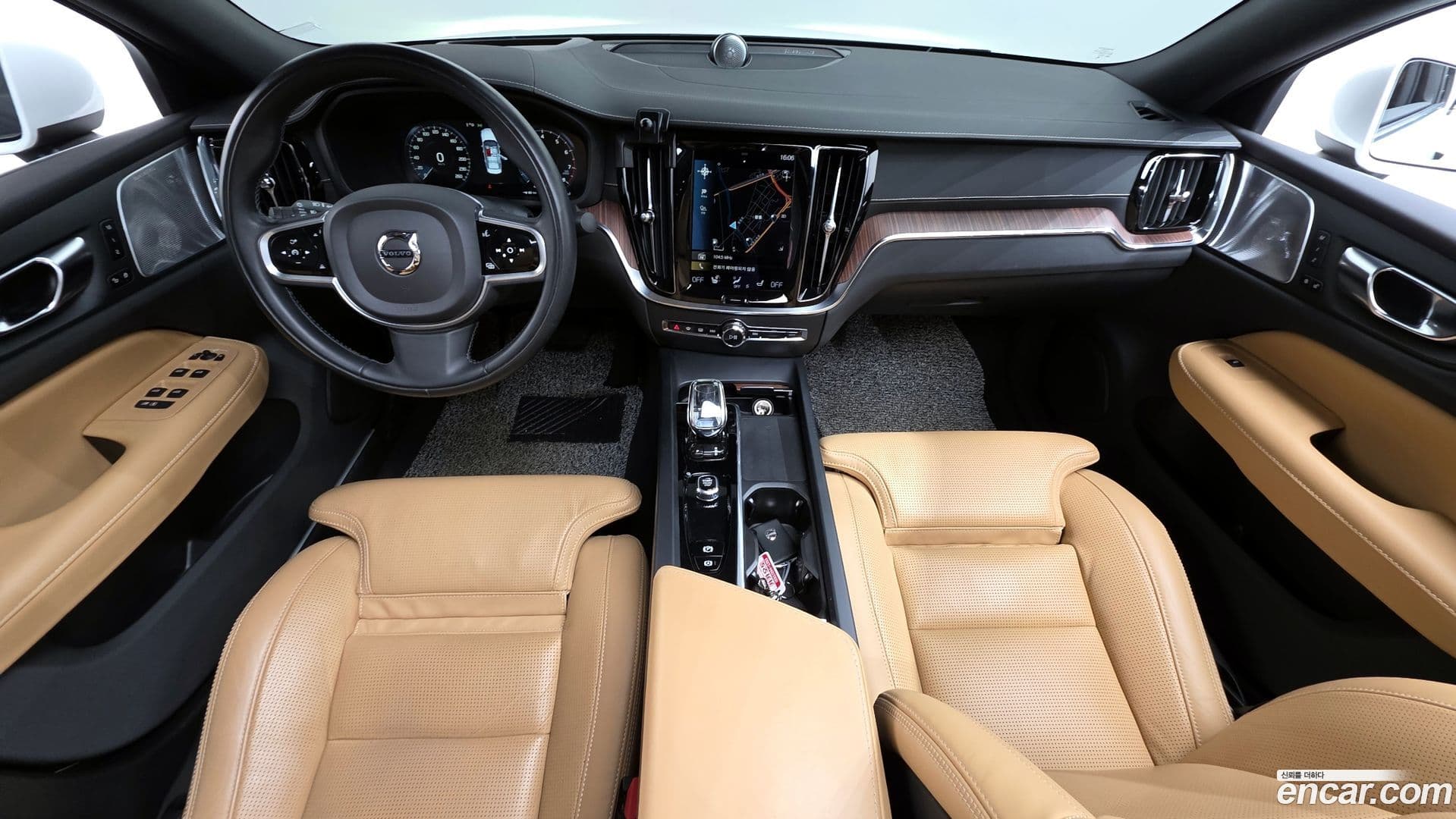 Main__Slider__Photo:S60 Volvo 2021.9-6