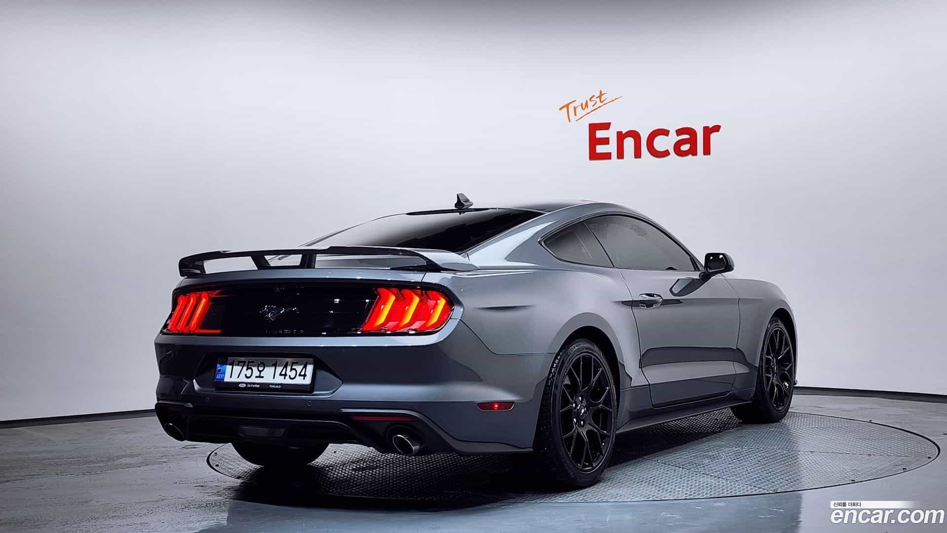 Mustang Ford 2021.11-OUTER-002