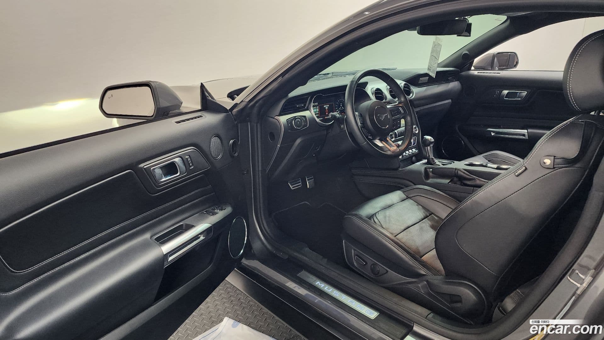 Main__Slider__Photo:Mustang Ford 2021.11-9