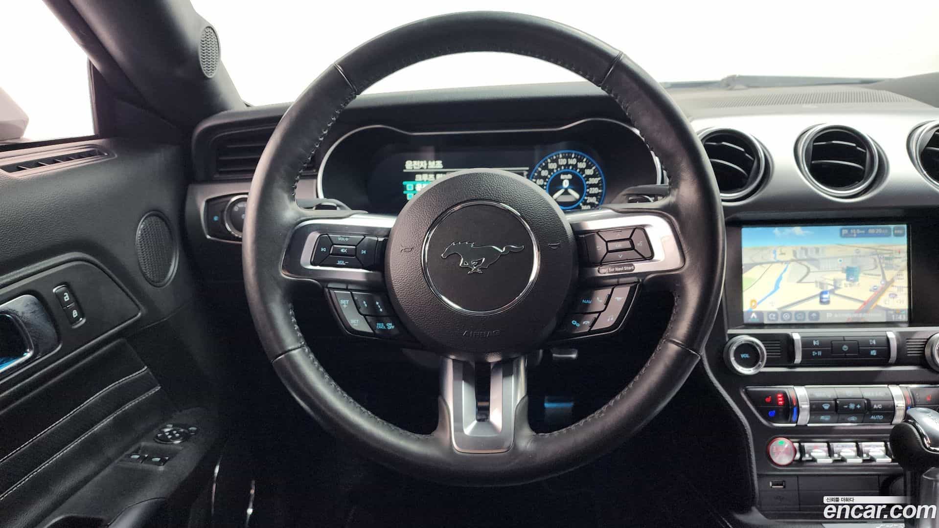 Mustang Ford 2021.11-OPTION-017