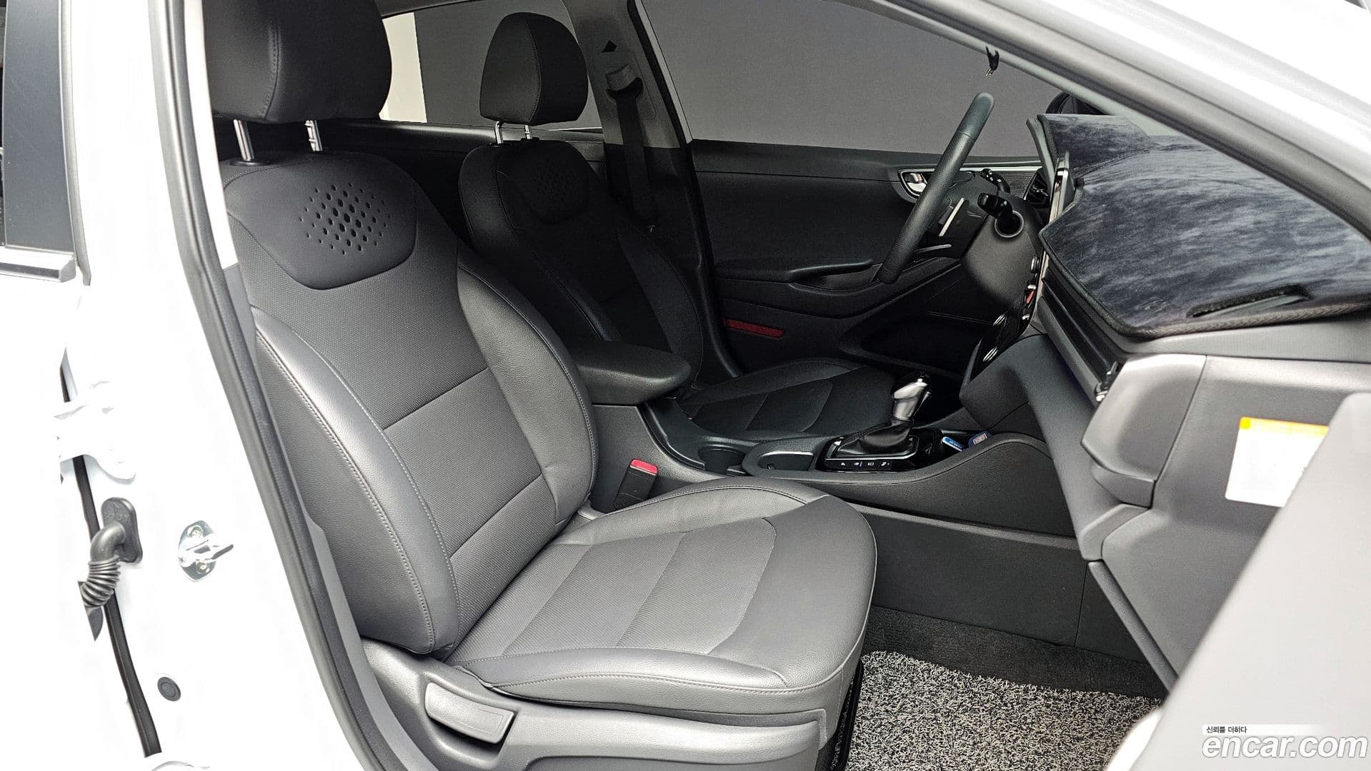 Main__Slider__Photo:Ioniq Hyundai 2020.7-9