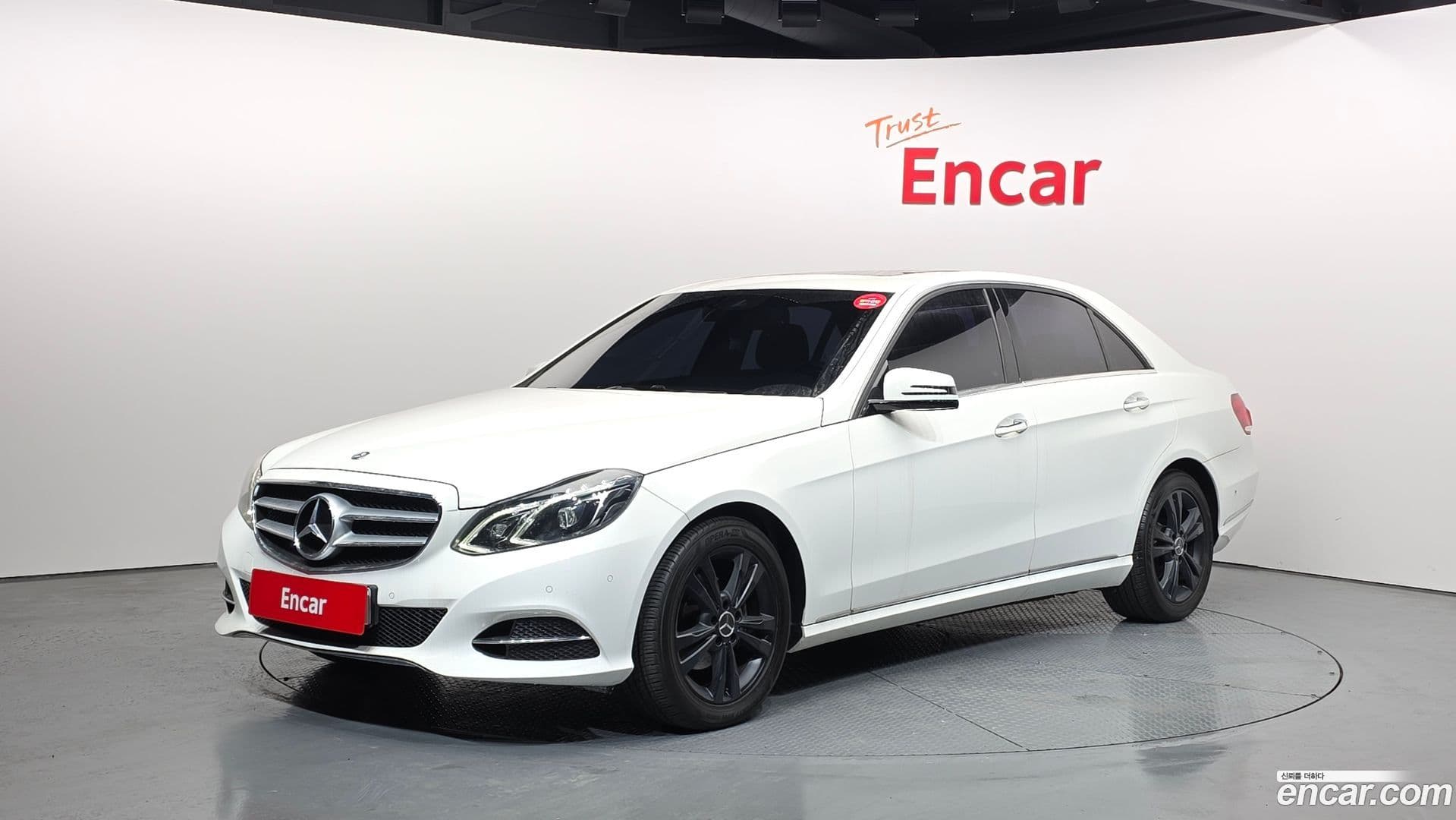 Main__Slider__Photo:E-Class Mercedes-Benz 2015.1-0