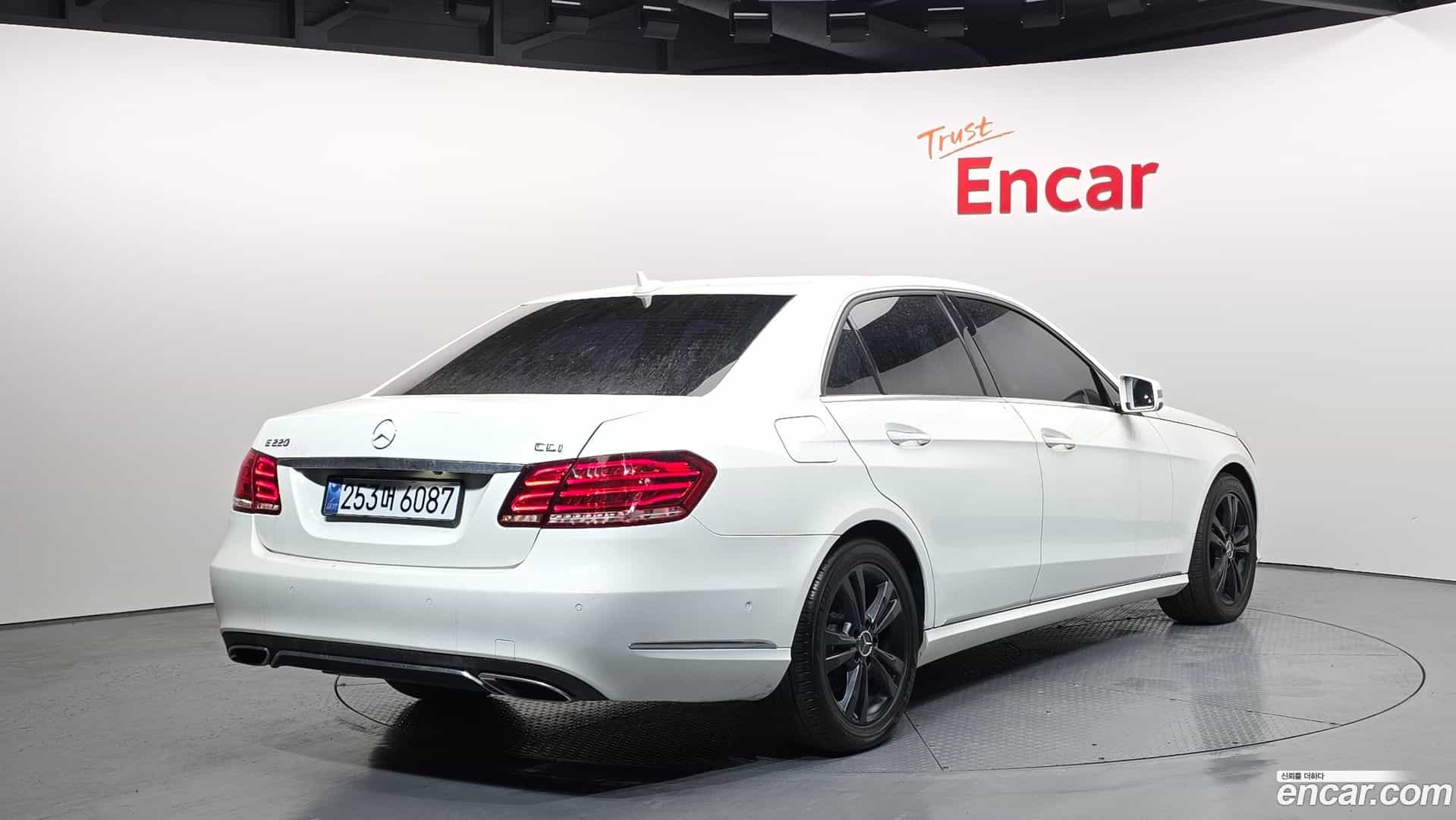 E-Class Mercedes-Benz 2015.1-OUTER-002