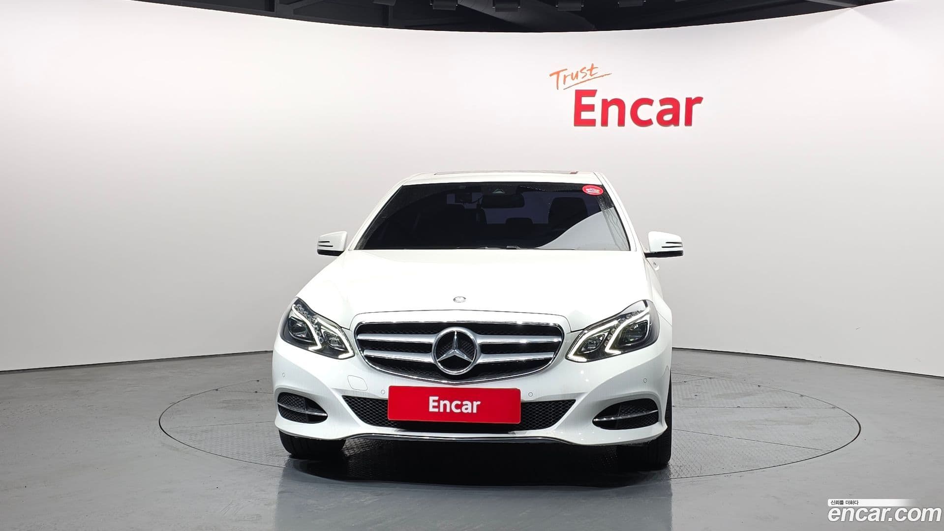 Main__Slider__Photo:E-Class Mercedes-Benz 2015.1-2