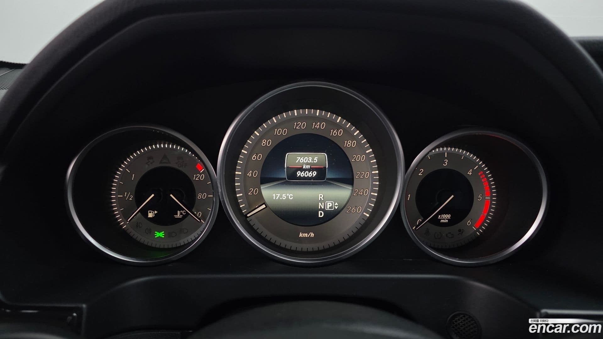 Main__Slider__Photo:E-Class Mercedes-Benz 2015.1-7