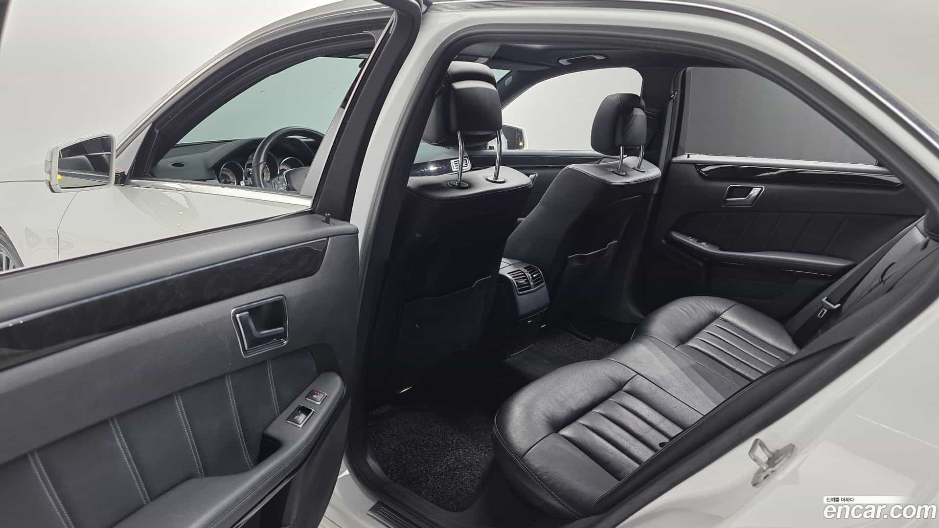 E-Class Mercedes-Benz 2015.1-OPTION-021