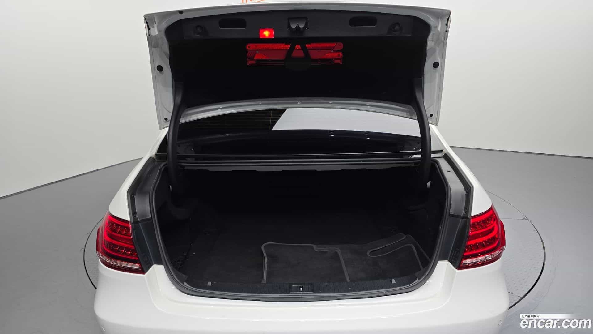 E-Class Mercedes-Benz 2015.1-OPTION-024