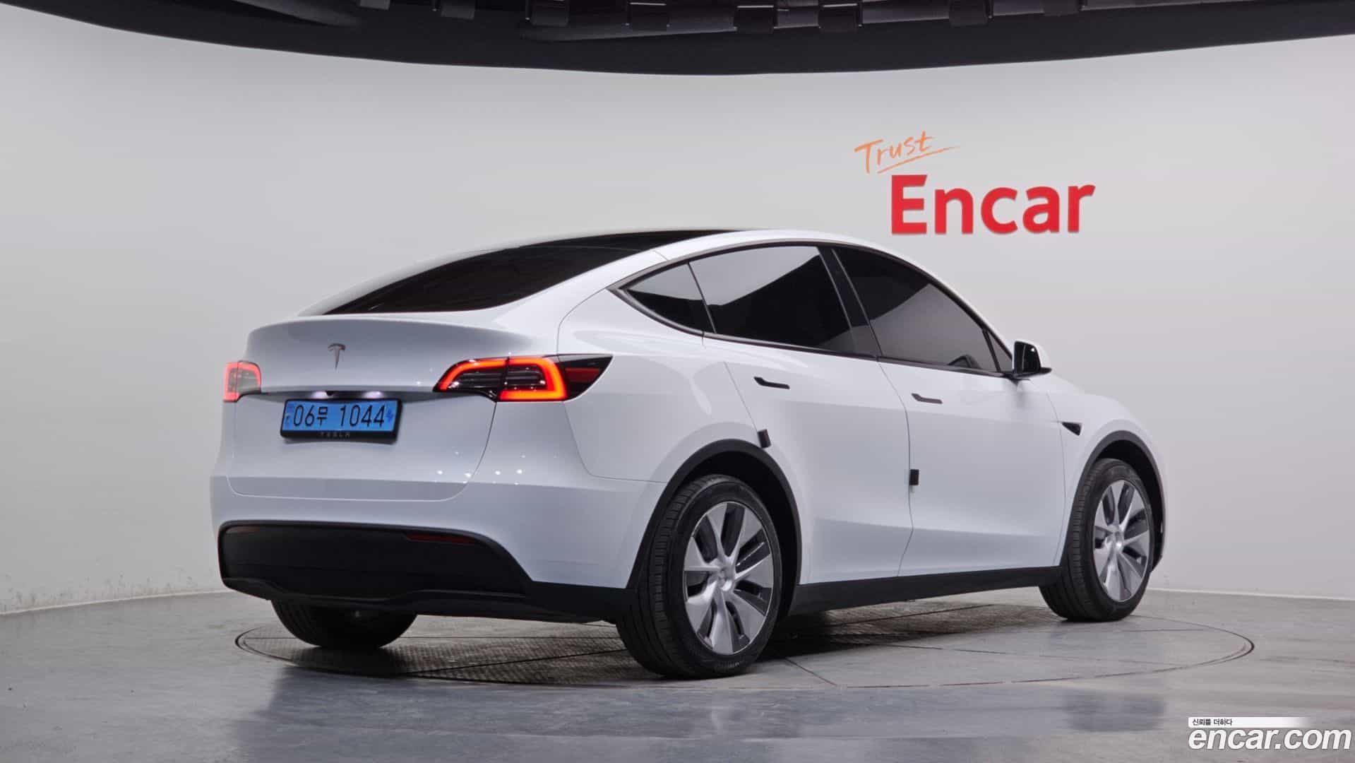 Model Y Tesla 2024.2-OUTER-002