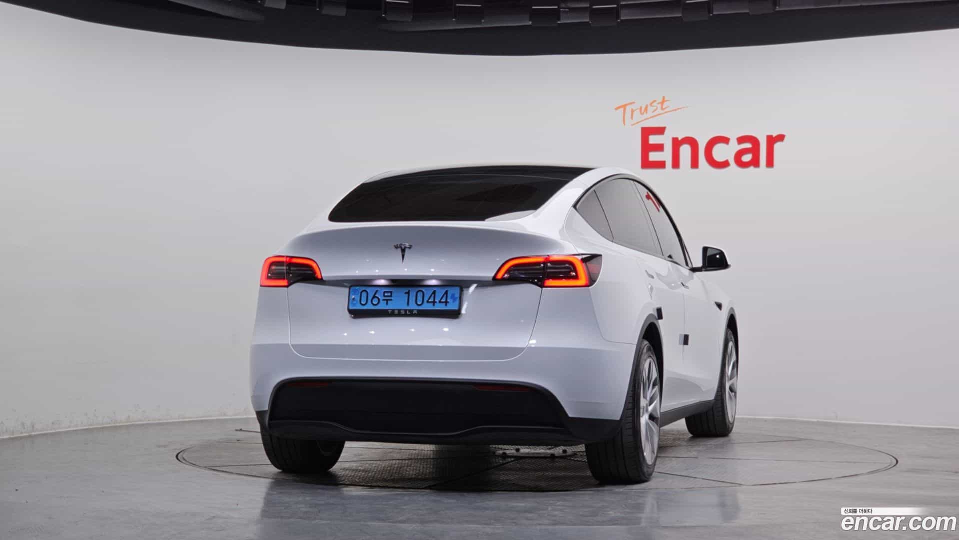 Model Y Tesla 2024.2-OUTER-004