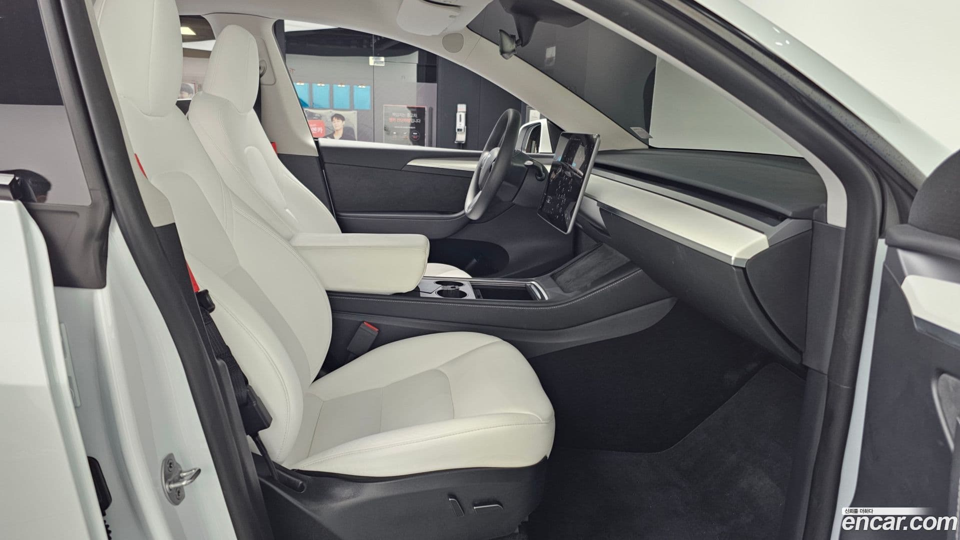 Main__Slider__Photo:Model Y Tesla 2024.2-10