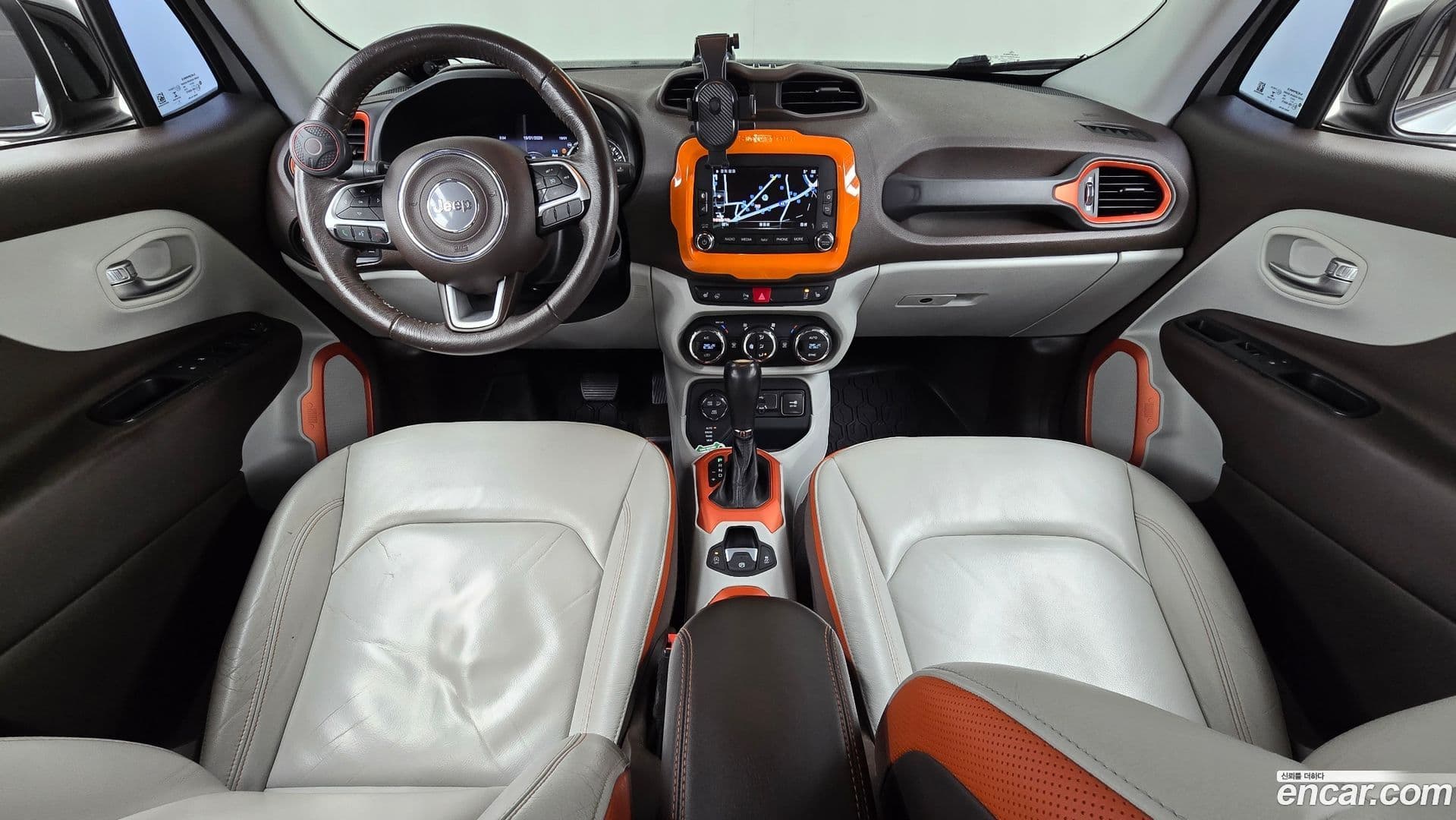 Main__Slider__Photo:Renegade Jeep 2016.11-6