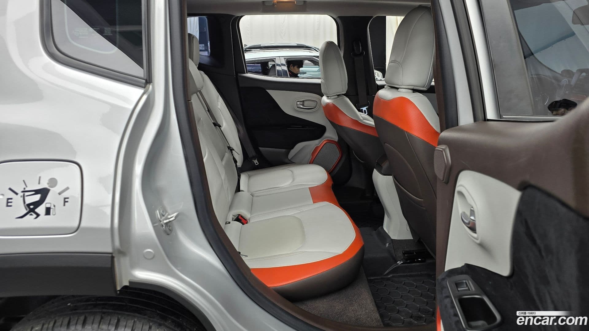 Main__Slider__Photo:Renegade Jeep 2016.11-11