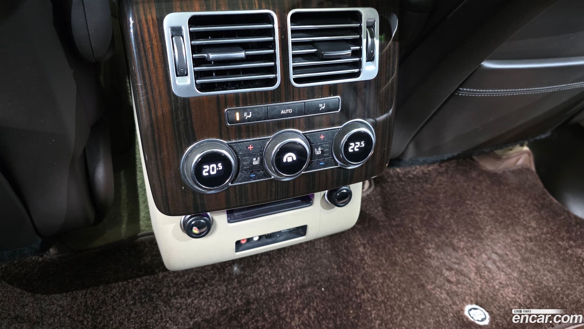 Main__Slider__Photo:Range Rover Land Rover 2015.4-17