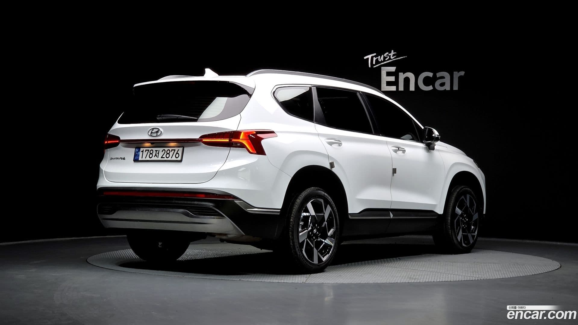 Main__Slider__Photo:Santafe Hyundai 2023.3-1