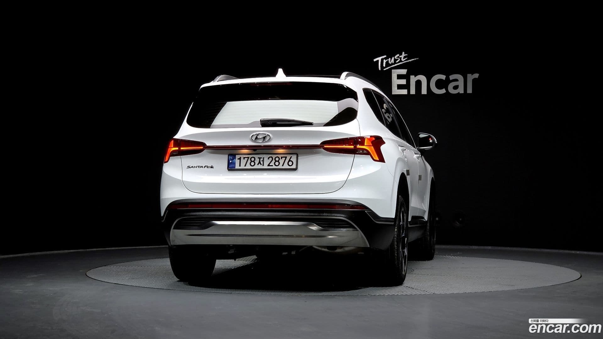 Main__Slider__Photo:Santafe Hyundai 2023.3-3