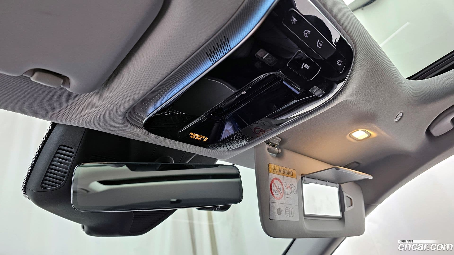 Main__Slider__Photo:E-Class Mercedes-Benz 2024.5-16