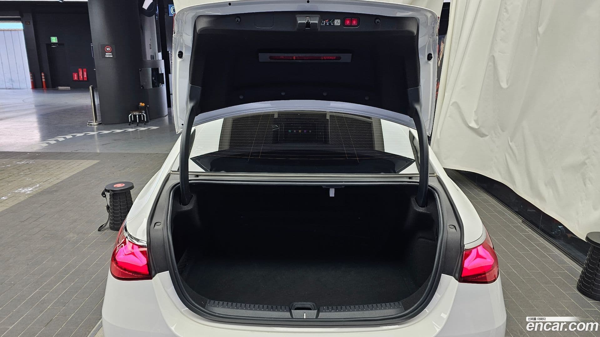 Main__Slider__Photo:E-Class Mercedes-Benz 2024.5-19