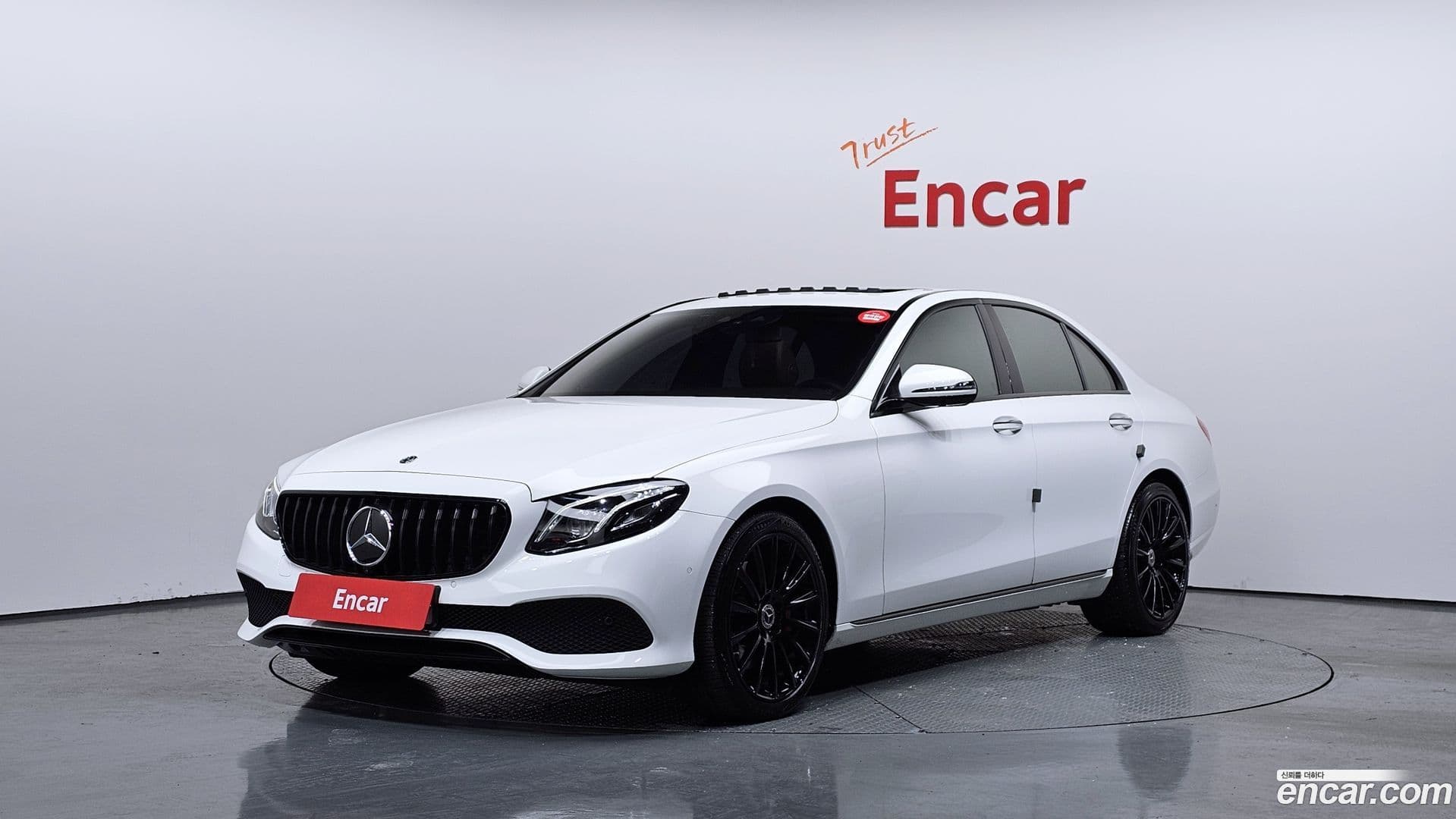 Main__Slider__Photo:E-Class Mercedes-Benz 2017.7-0