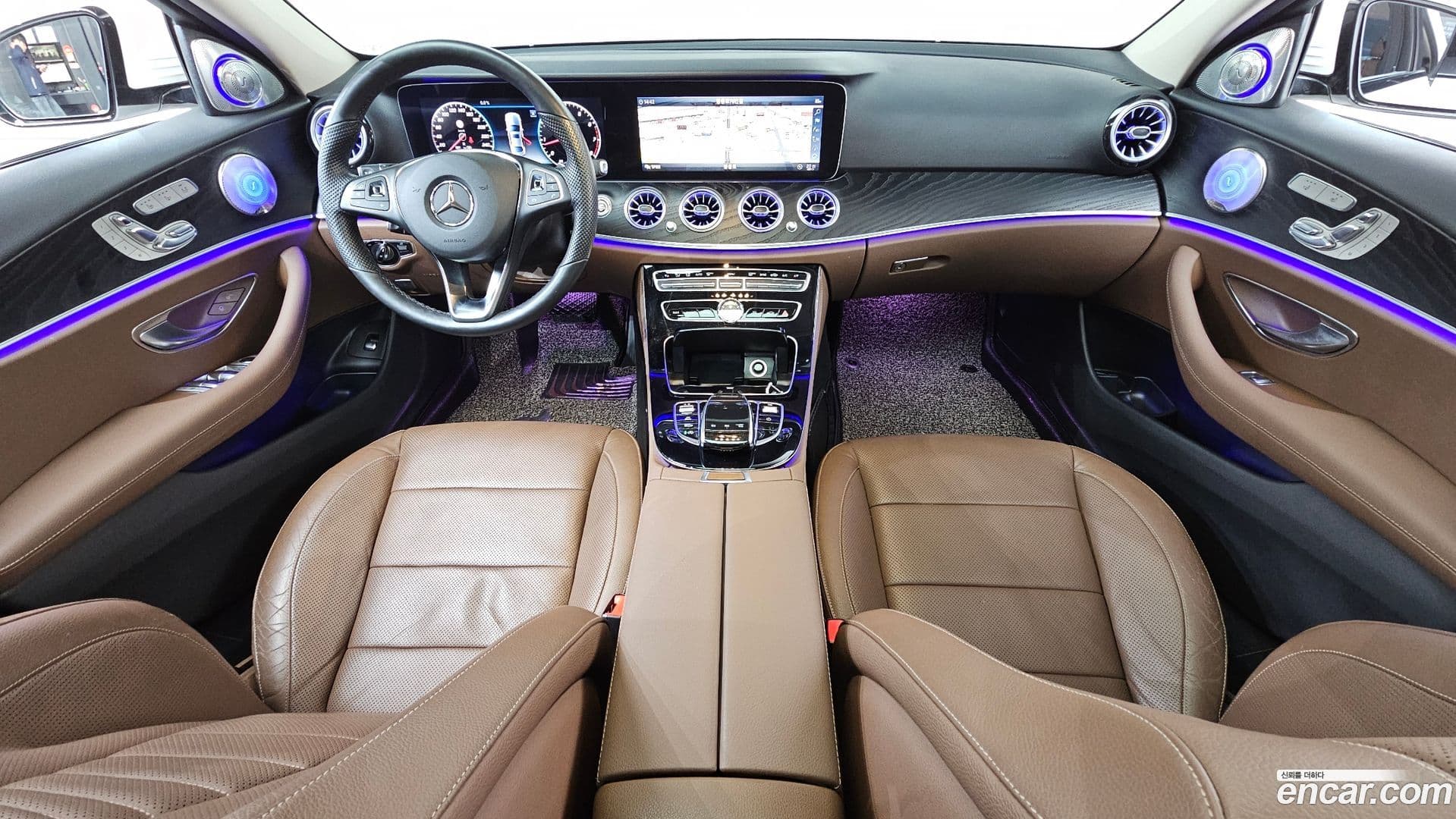 Main__Slider__Photo:E-Class Mercedes-Benz 2017.7-6