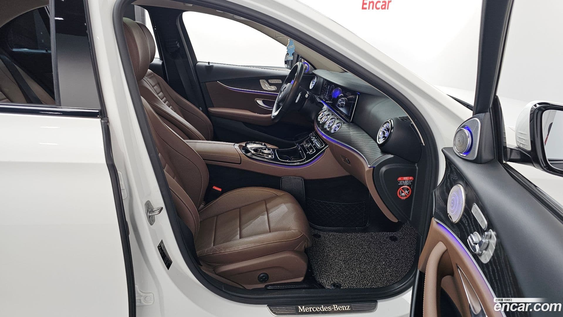 Main__Slider__Photo:E-Class Mercedes-Benz 2017.7-10