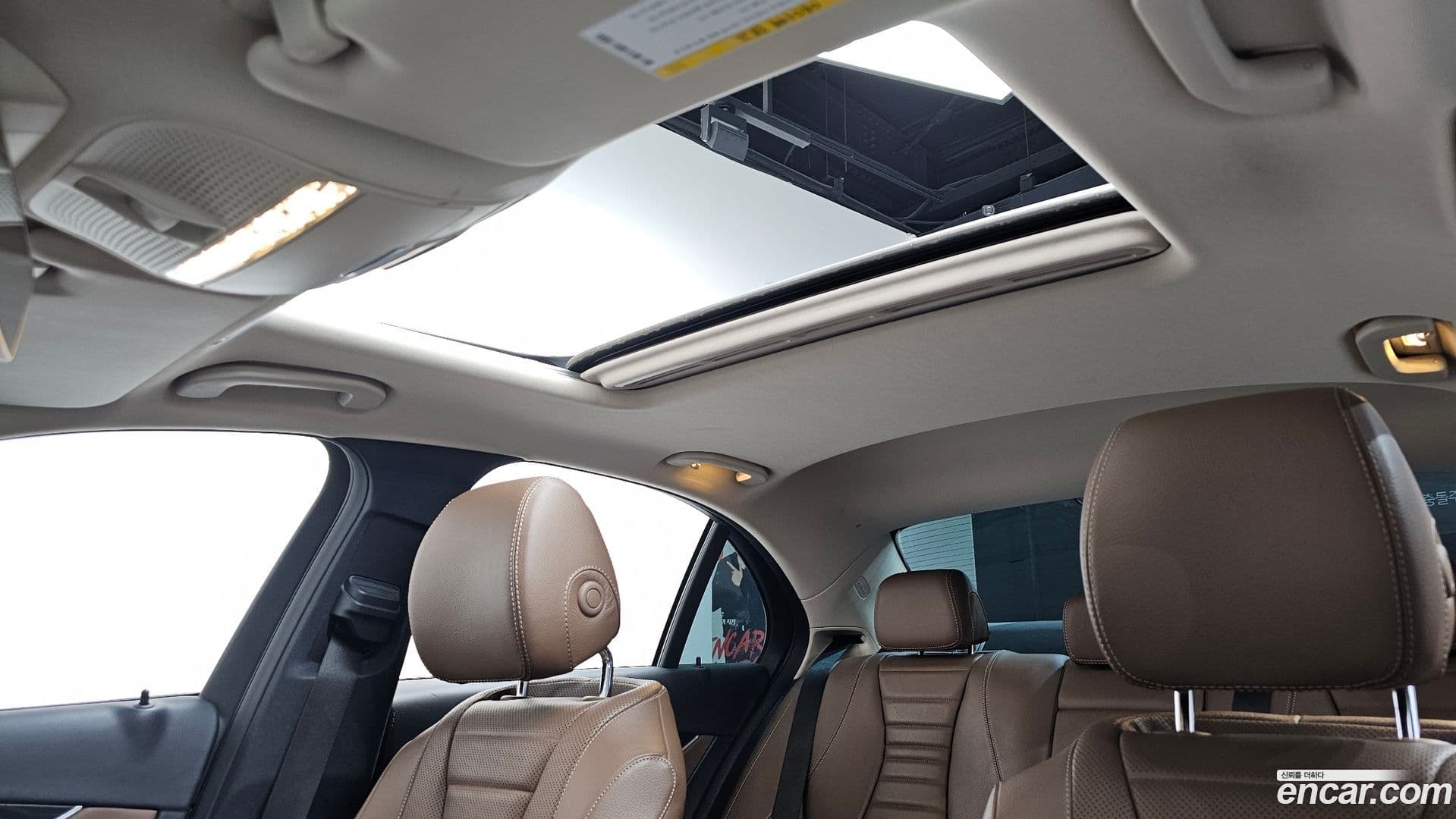 Main__Slider__Photo:E-Class Mercedes-Benz 2017.7-18