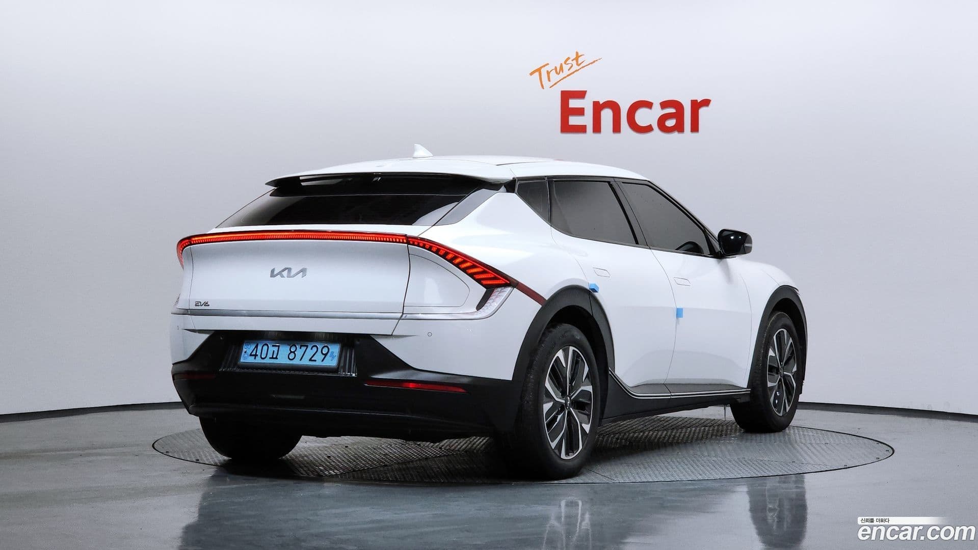 Main__Slider__Photo:EV6 Kia 2021.10-1