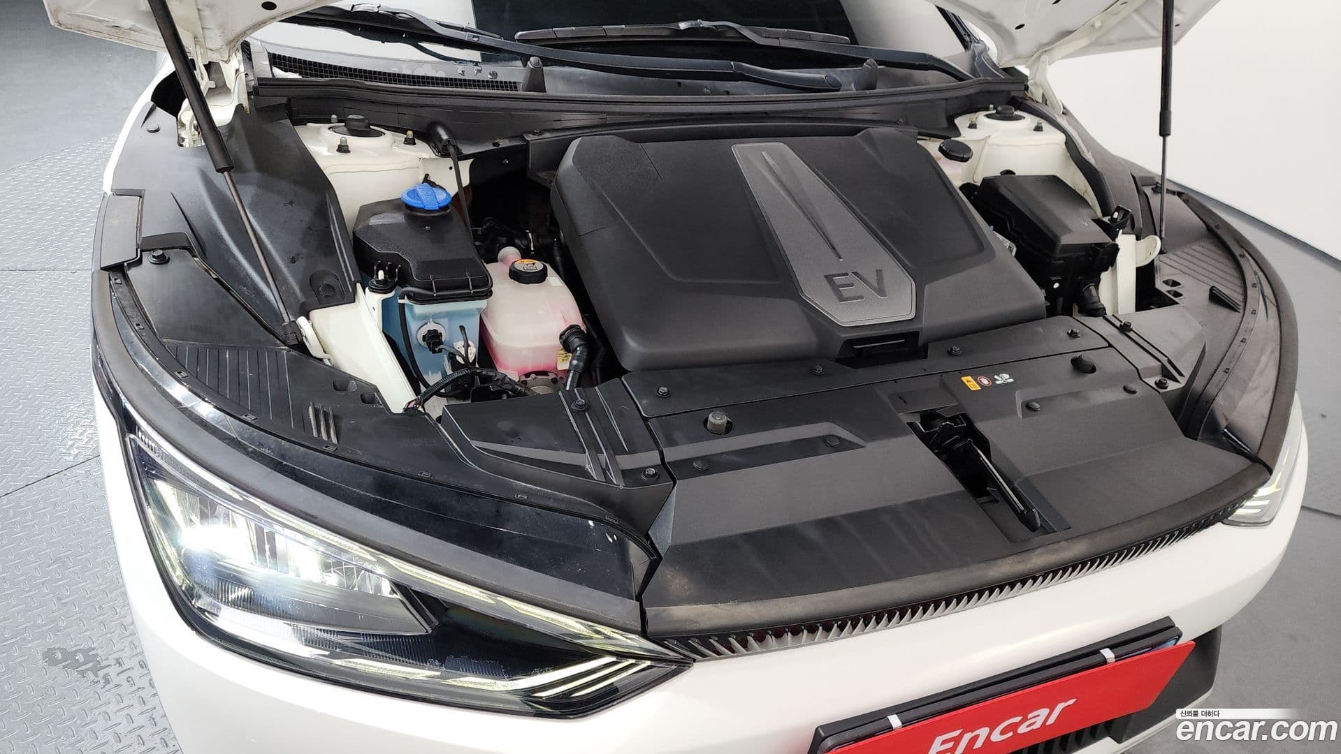 Main__Slider__Photo:EV6 Kia 2021.10-5