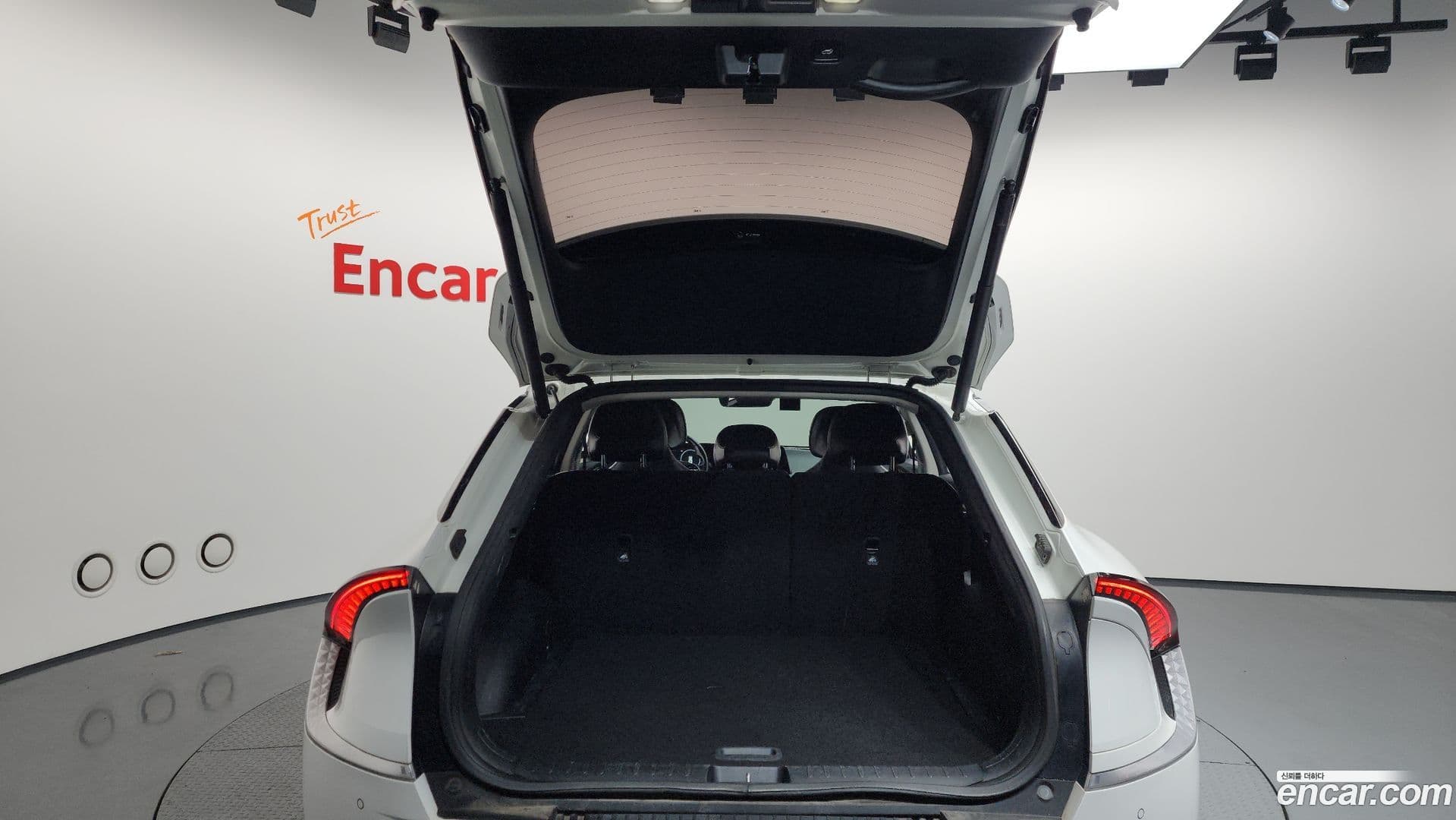 Main__Slider__Photo:EV6 Kia 2021.10-19