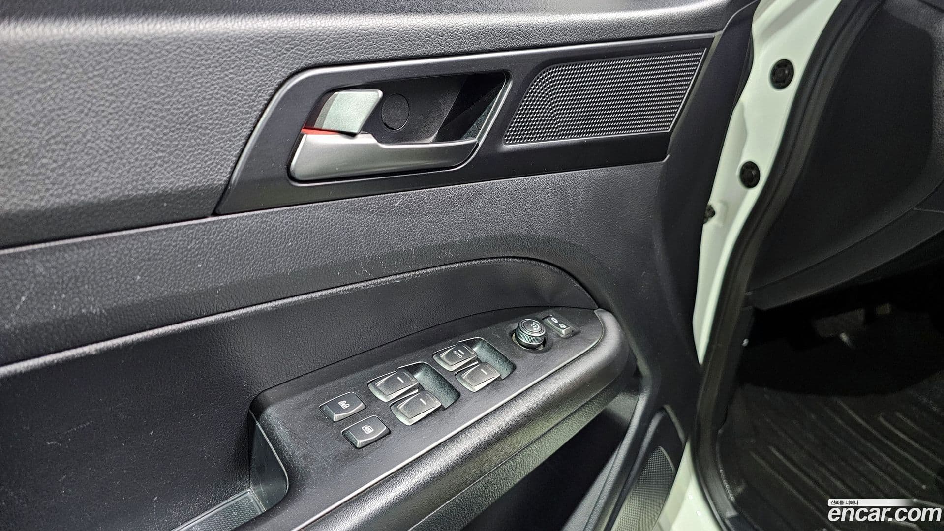 Main__Slider__Photo:Rexton KG_Mobility_Ssangyong 2020.8-17