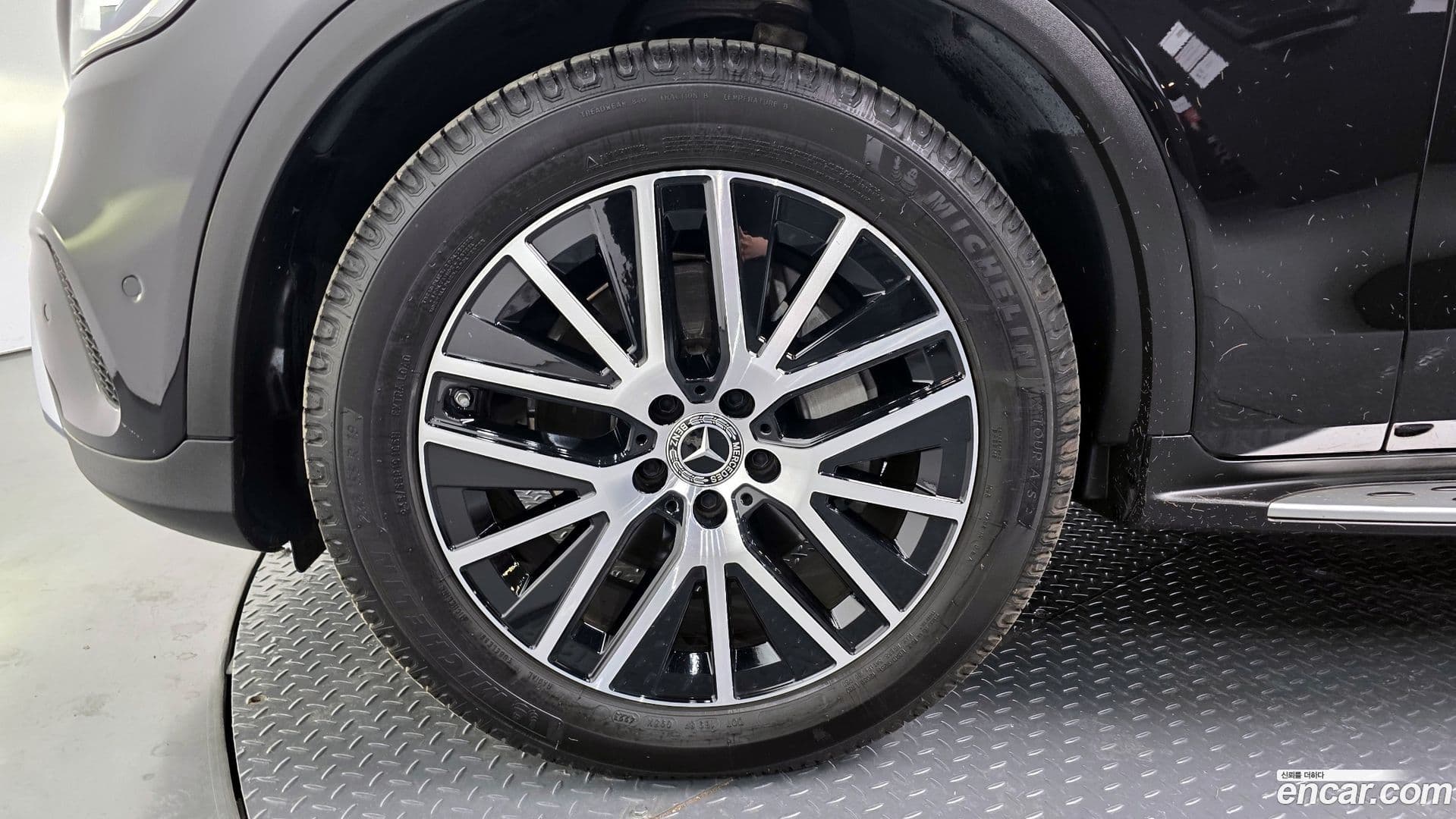 Main__Slider__Photo:GLC-Class Mercedes-Benz 2021.3-4