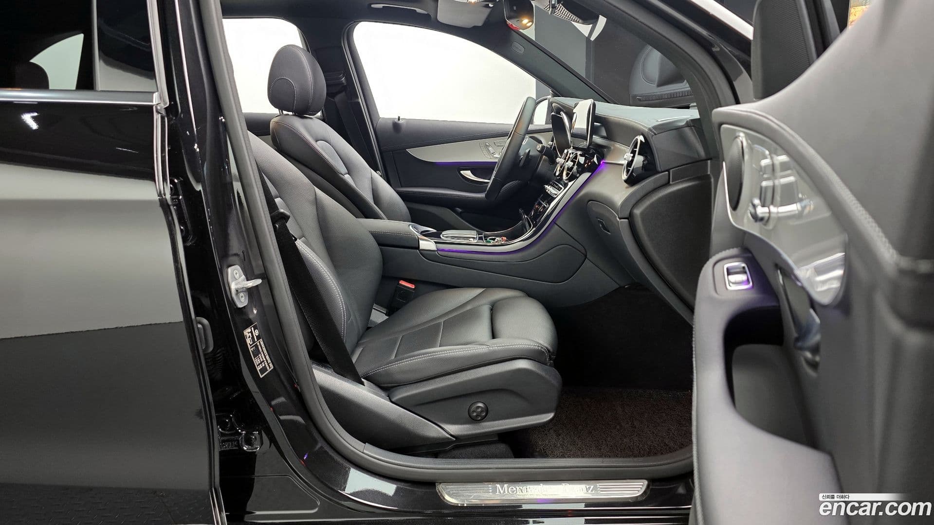 Main__Slider__Photo:GLC-Class Mercedes-Benz 2021.3-9