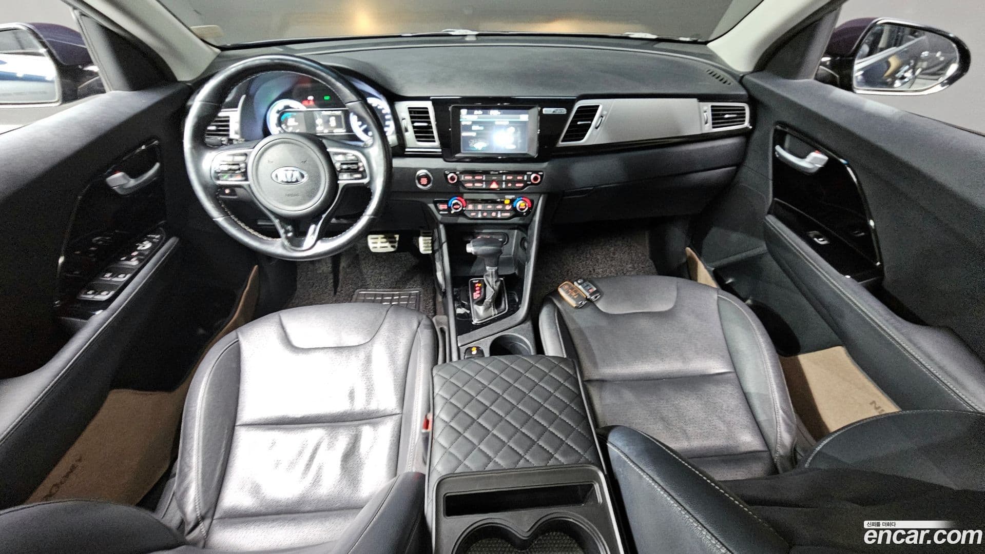 Main__Slider__Photo:Niro Kia 2017.5-6