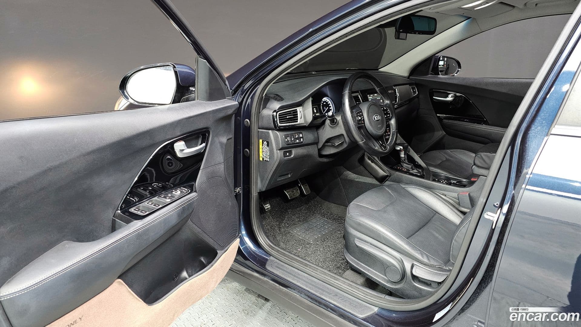 Main__Slider__Photo:Niro Kia 2017.5-9