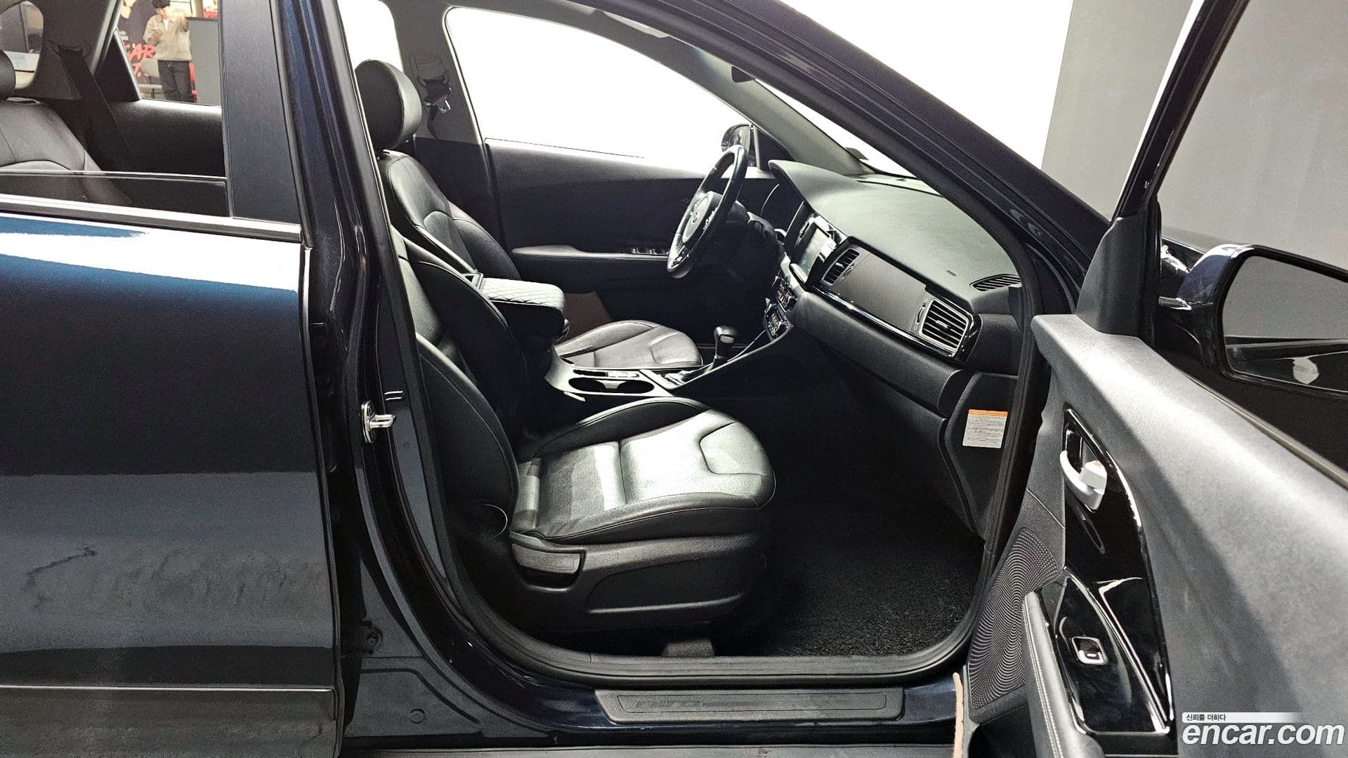 Main__Slider__Photo:Niro Kia 2017.5-10