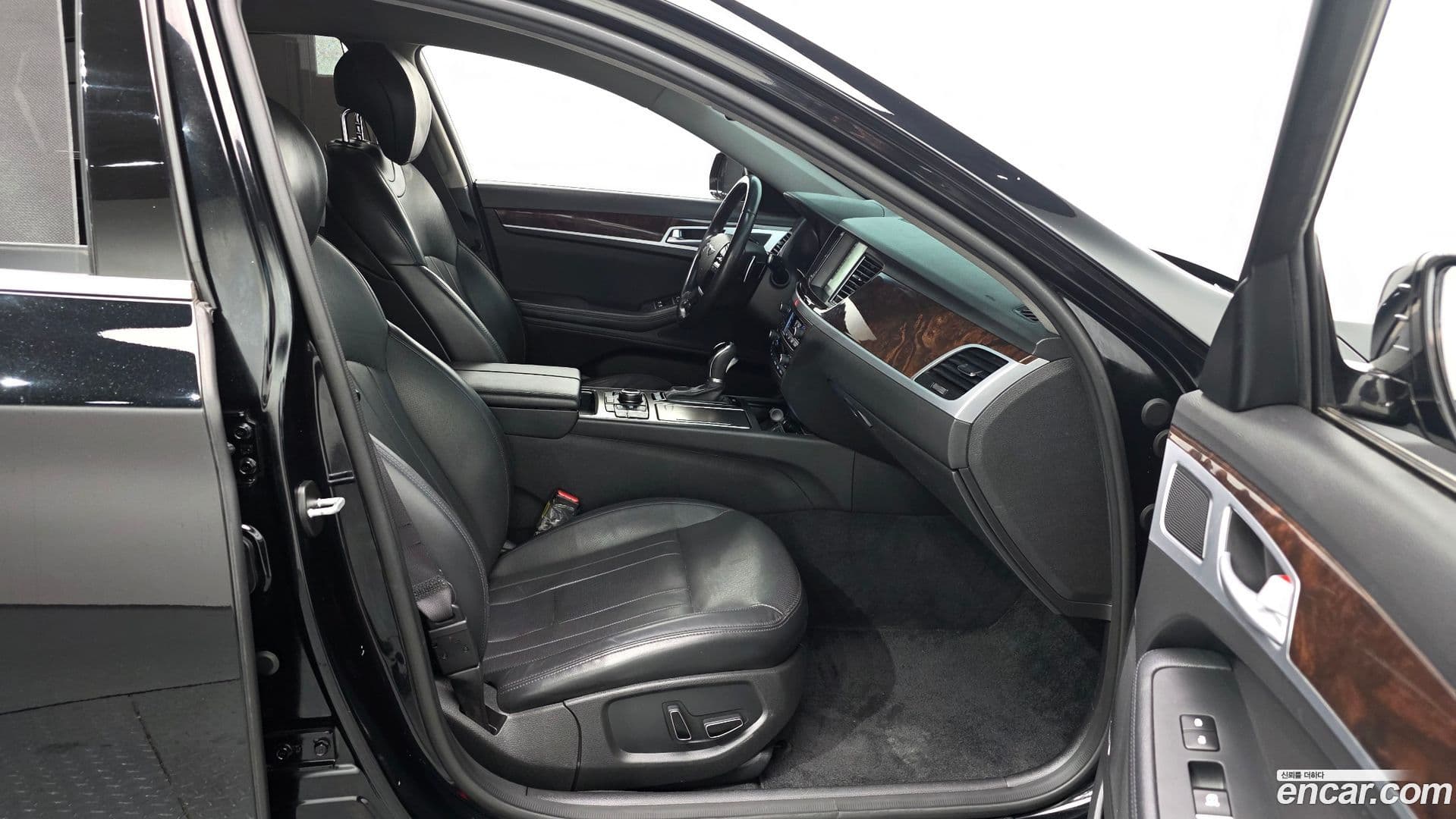 Main__Slider__Photo:Genesis Hyundai 2014.2-9