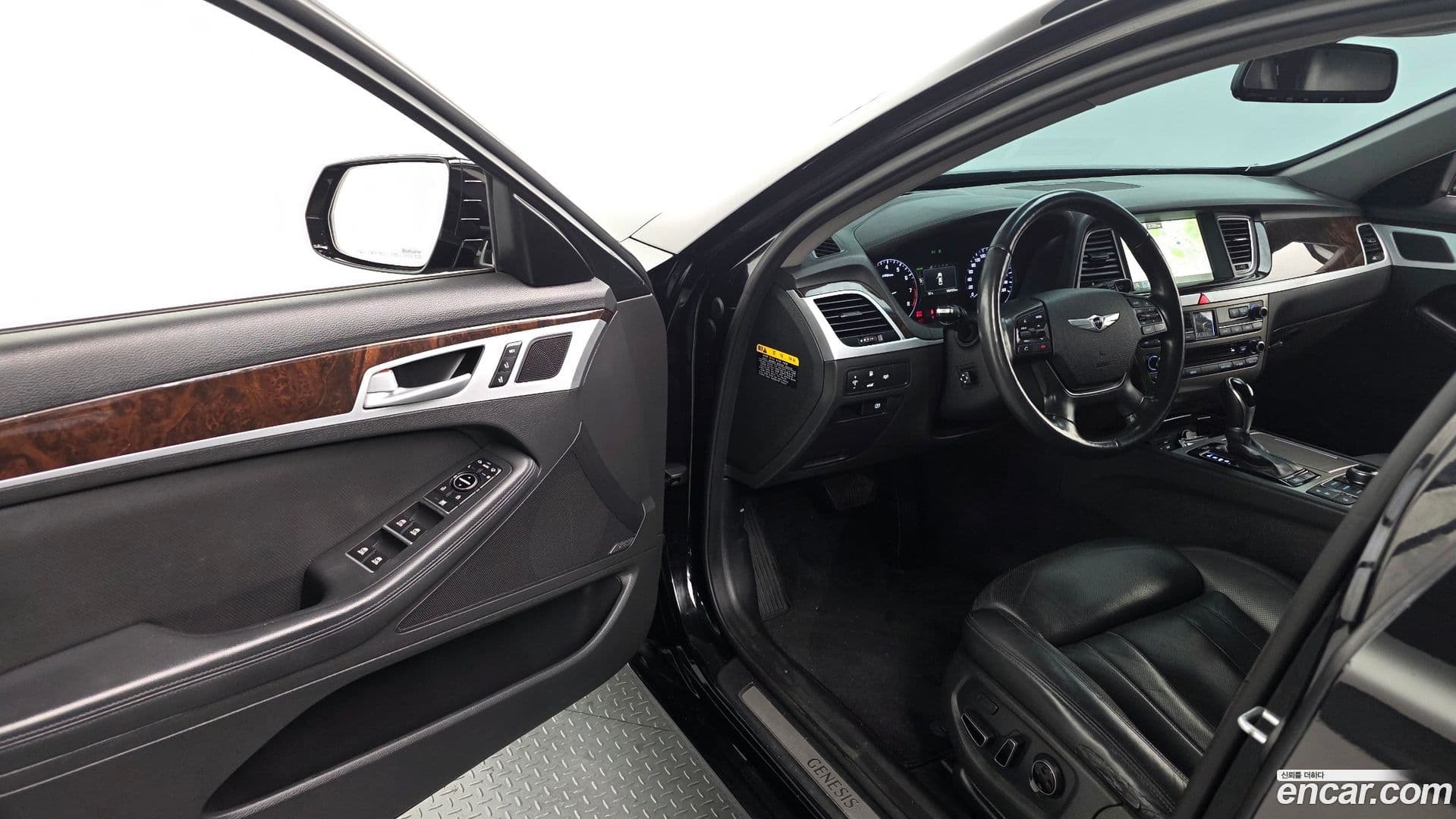 Main__Slider__Photo:Genesis Hyundai 2014.2-10