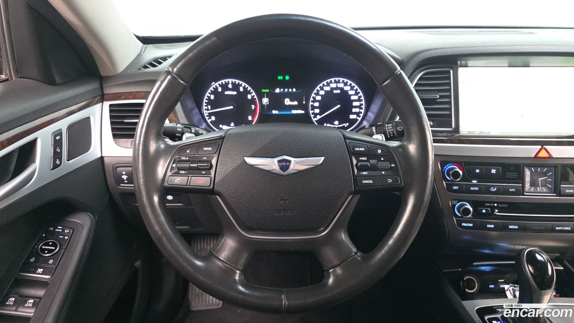 Main__Slider__Photo:Genesis Hyundai 2014.2-12