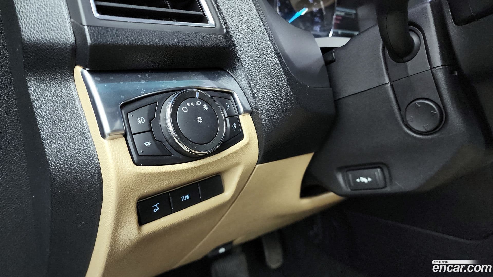 Main__Slider__Photo:Explorer Ford 2016.9-15