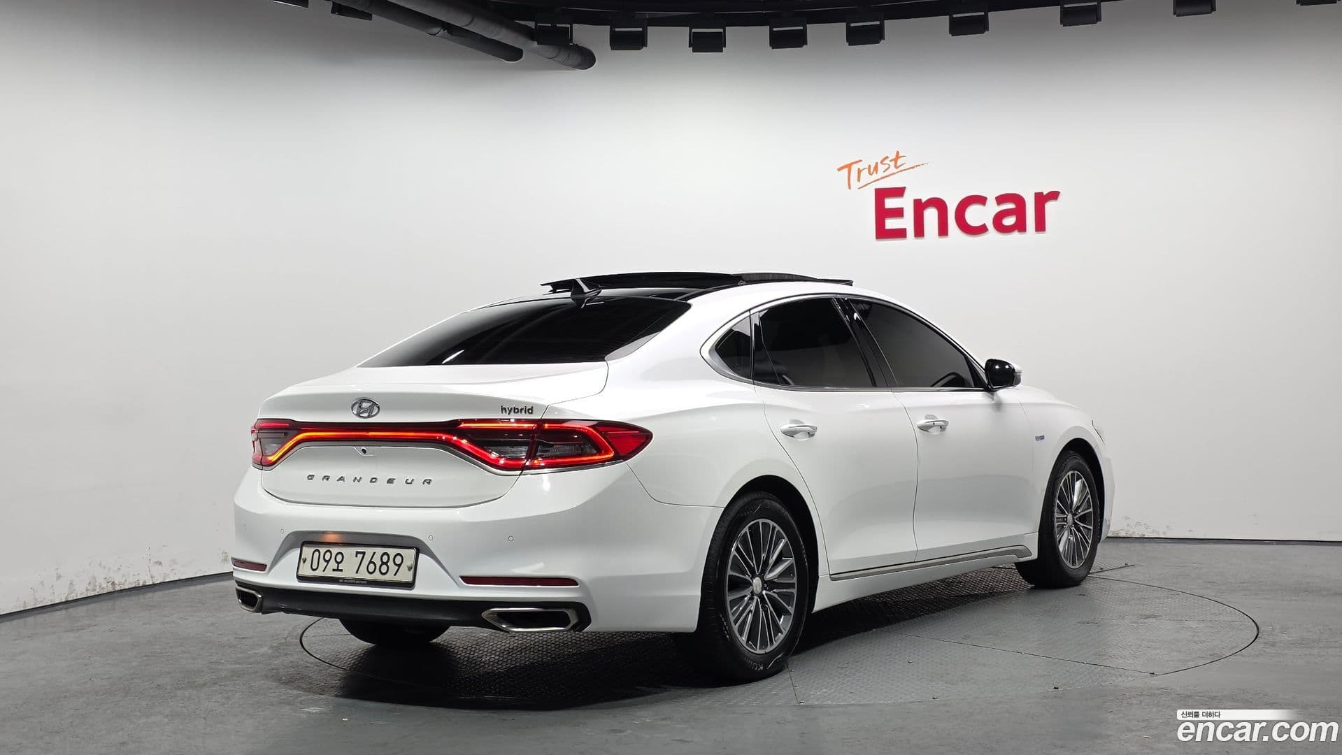 Main__Slider__Photo:Grandeur Hyundai 2017.5-1