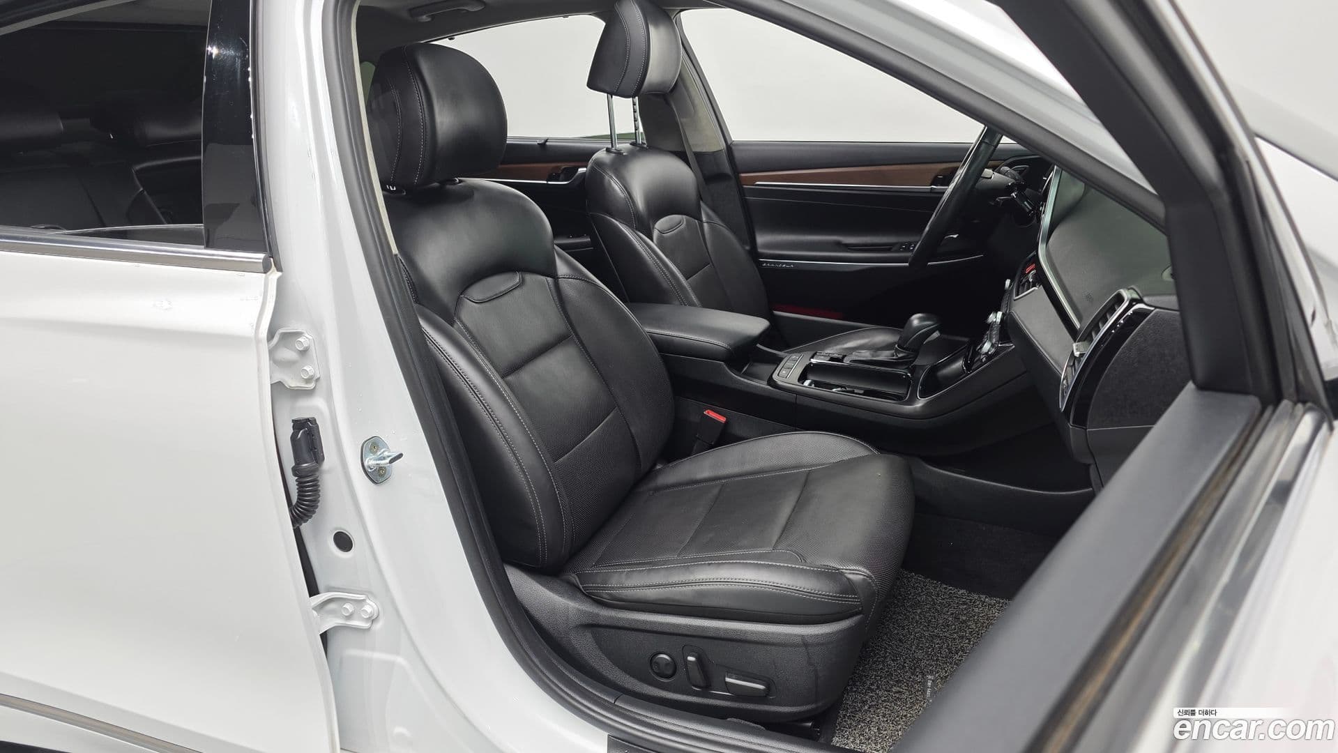 Main__Slider__Photo:Grandeur Hyundai 2017.5-9