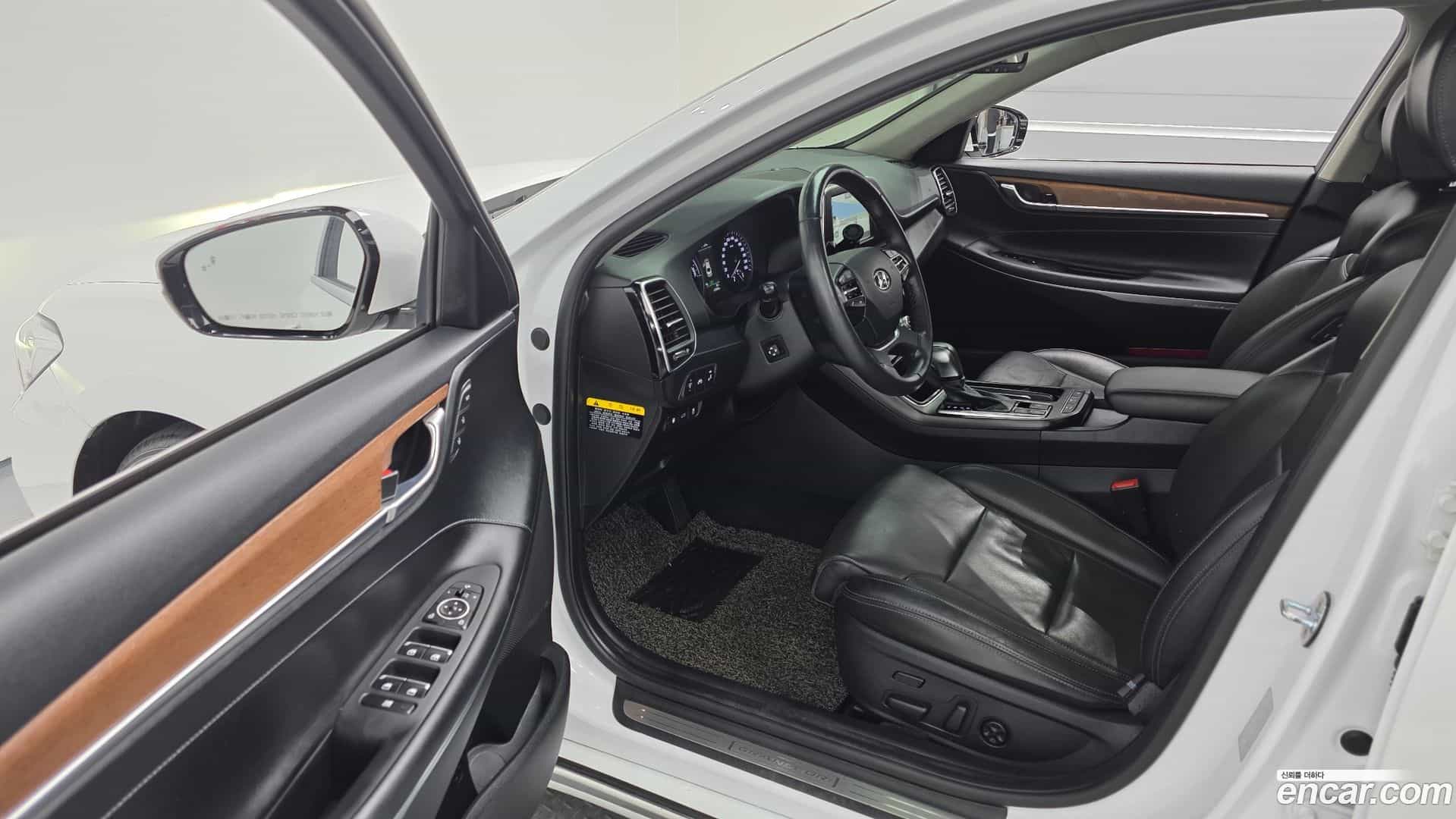 Grandeur Hyundai 2017.5-OPTION-015