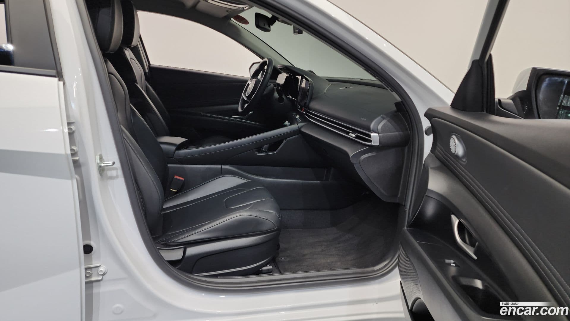 Main__Slider__Photo:AVANTE Hyundai 2021.5-10