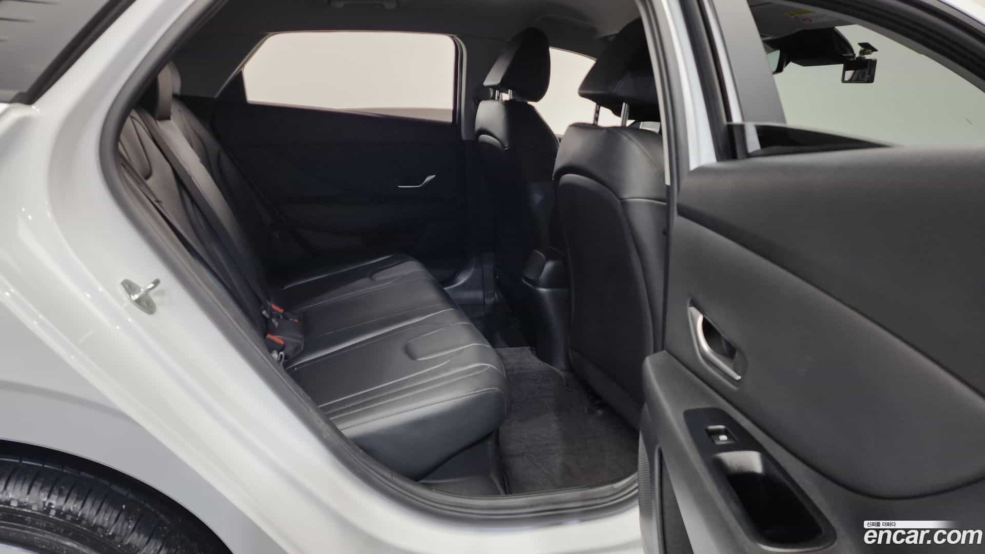 AVANTE Hyundai 2021.5-OPTION-016