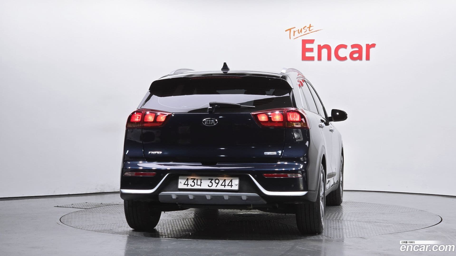 Main__Slider__Photo:Niro Kia 2018.5-3