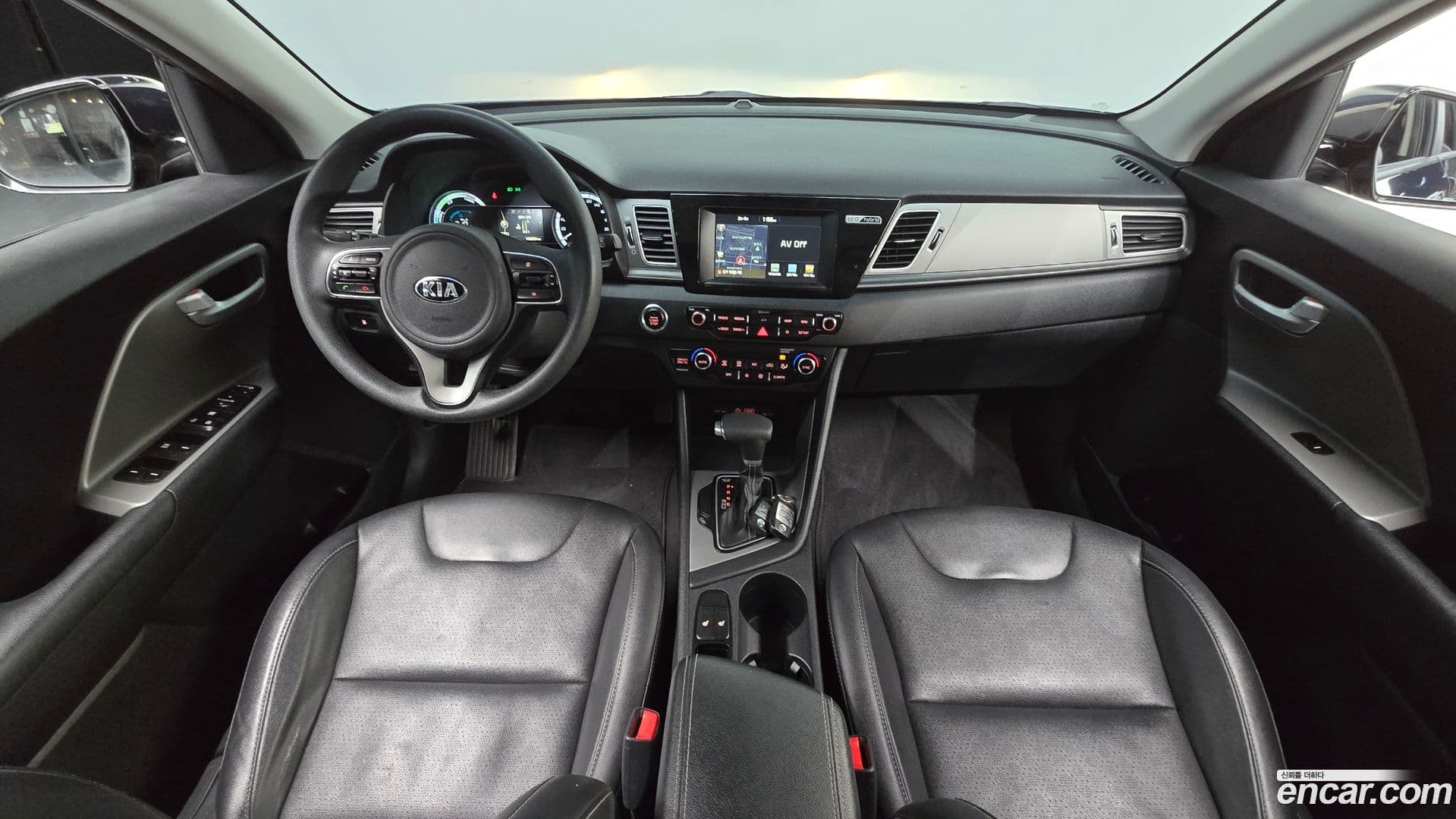 Main__Slider__Photo:Niro Kia 2018.5-6