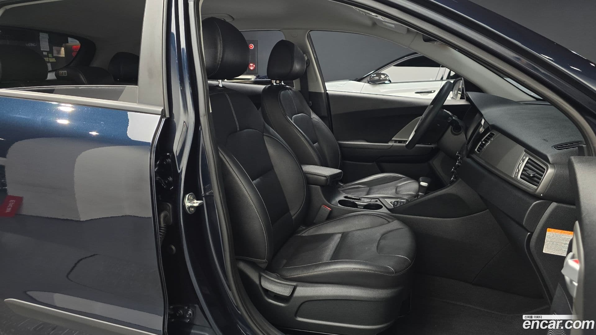 Main__Slider__Photo:Niro Kia 2018.5-9