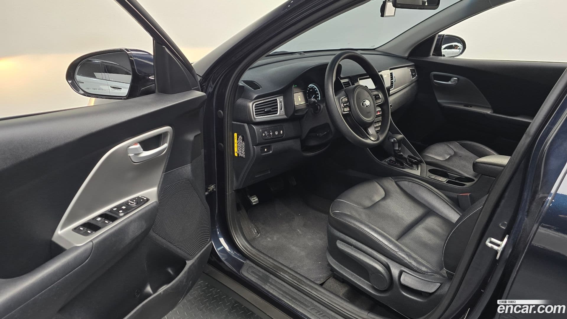 Main__Slider__Photo:Niro Kia 2018.5-10