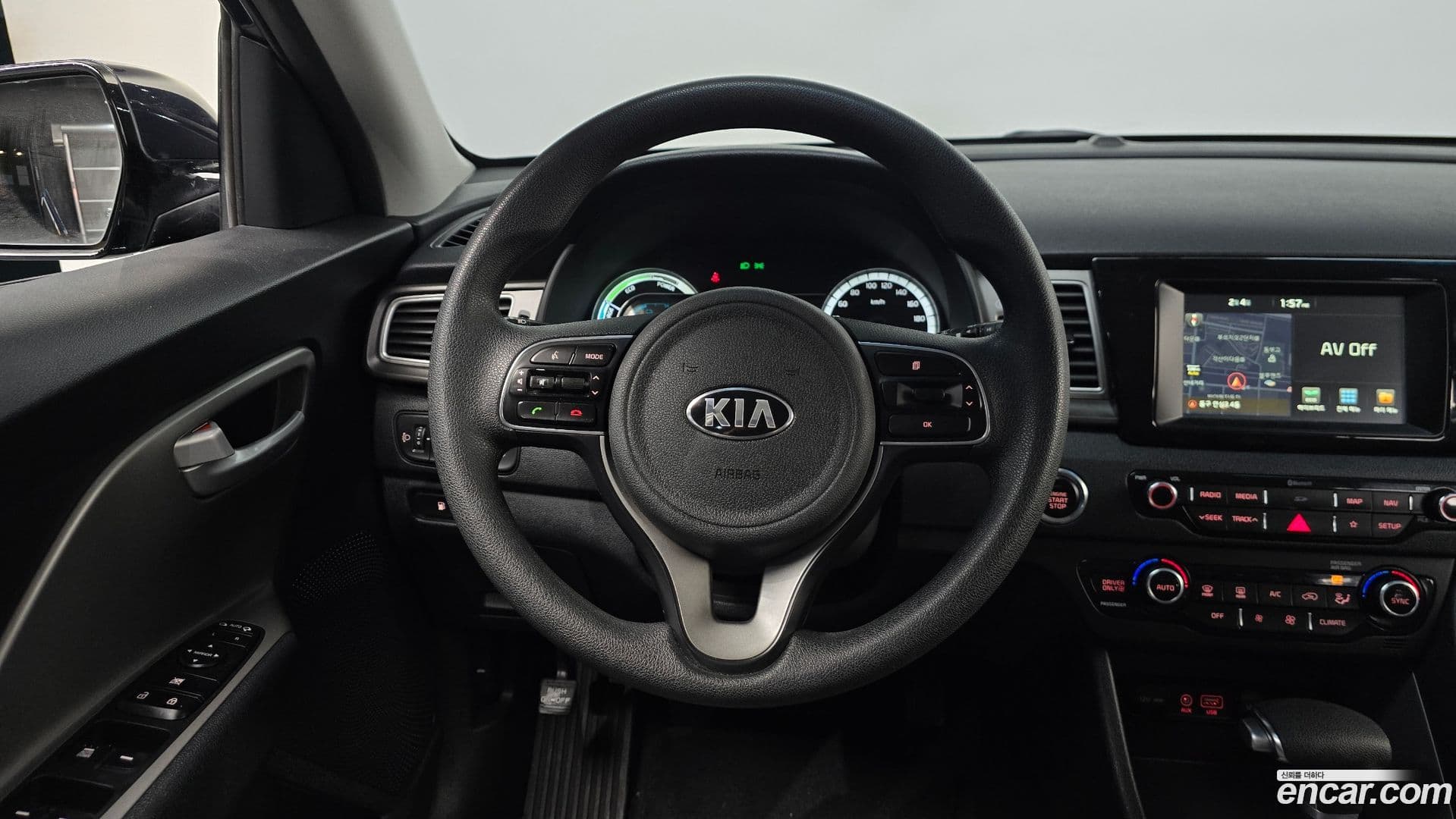 Main__Slider__Photo:Niro Kia 2018.5-12