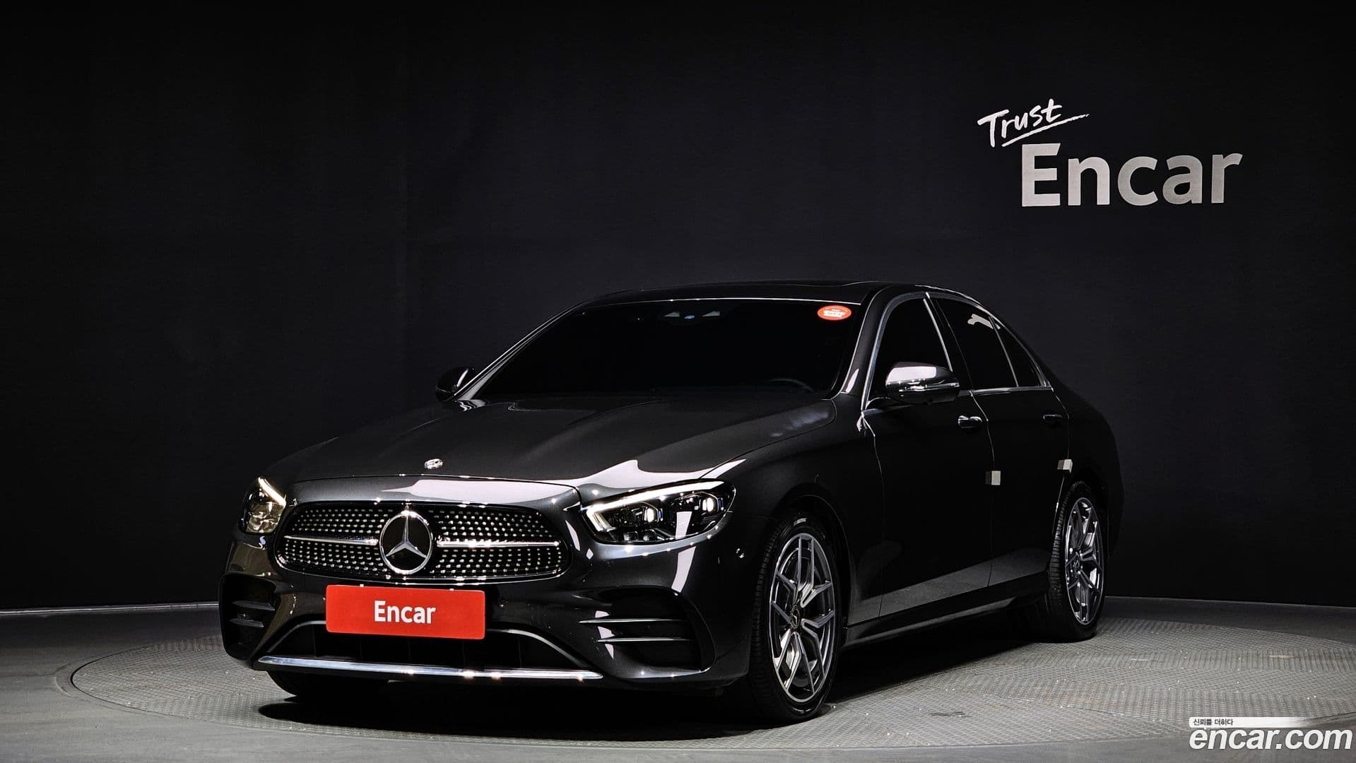 Main__Slider__Photo:E-Class Mercedes-Benz 2021.8-0