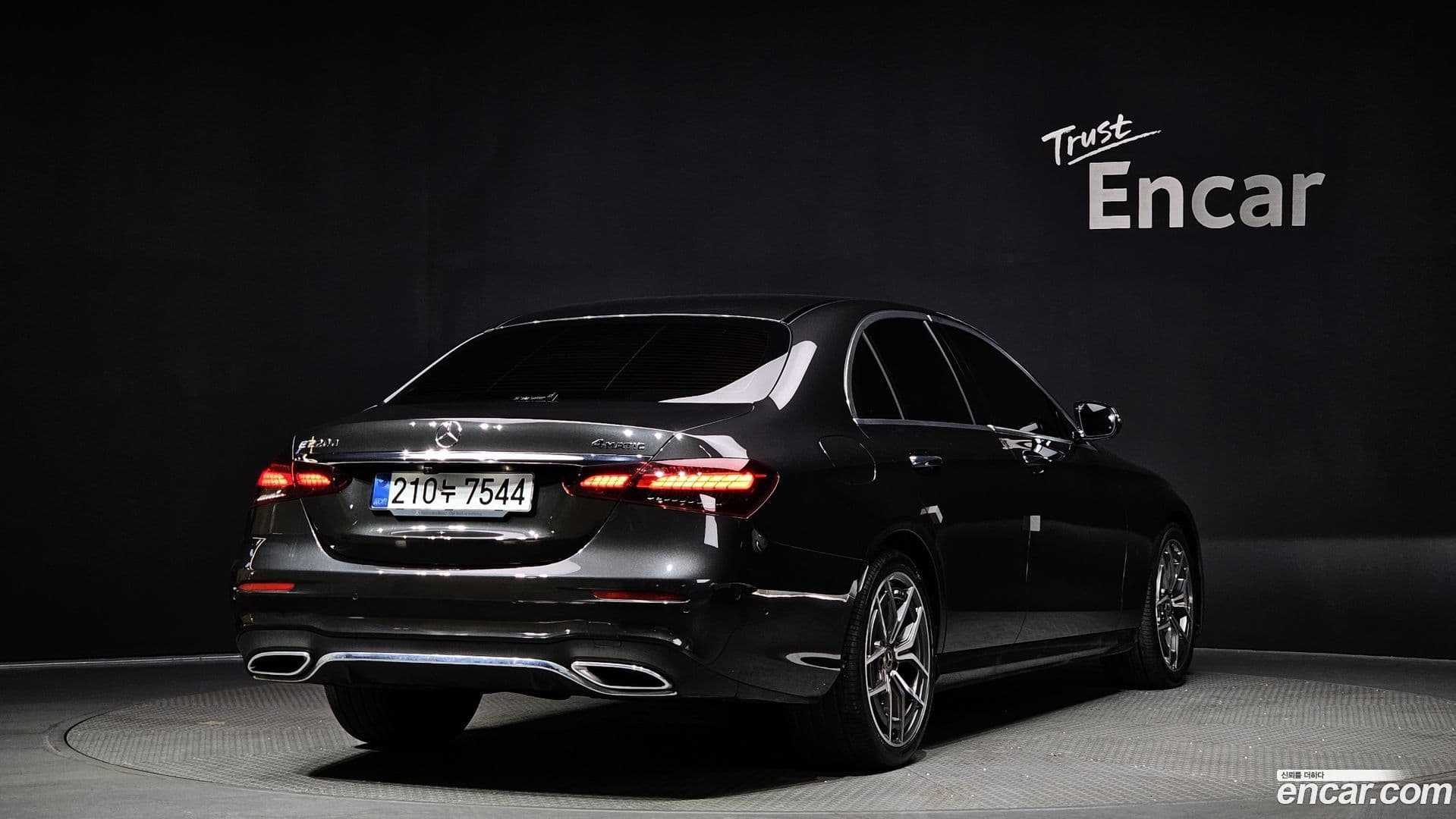 Main__Slider__Photo:E-Class Mercedes-Benz 2021.8-1